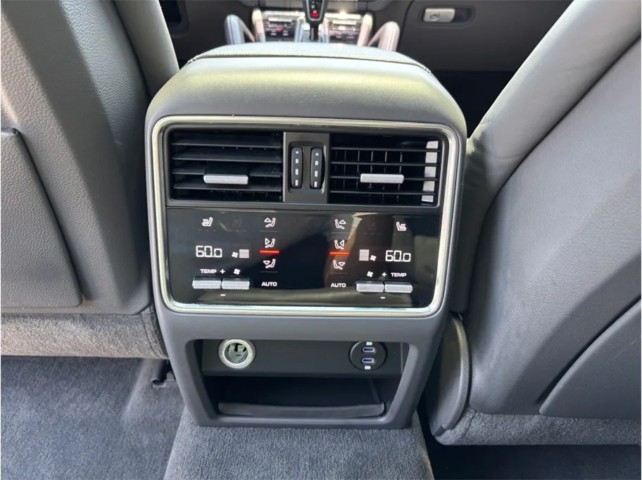 Porsche Cayenne photo 39