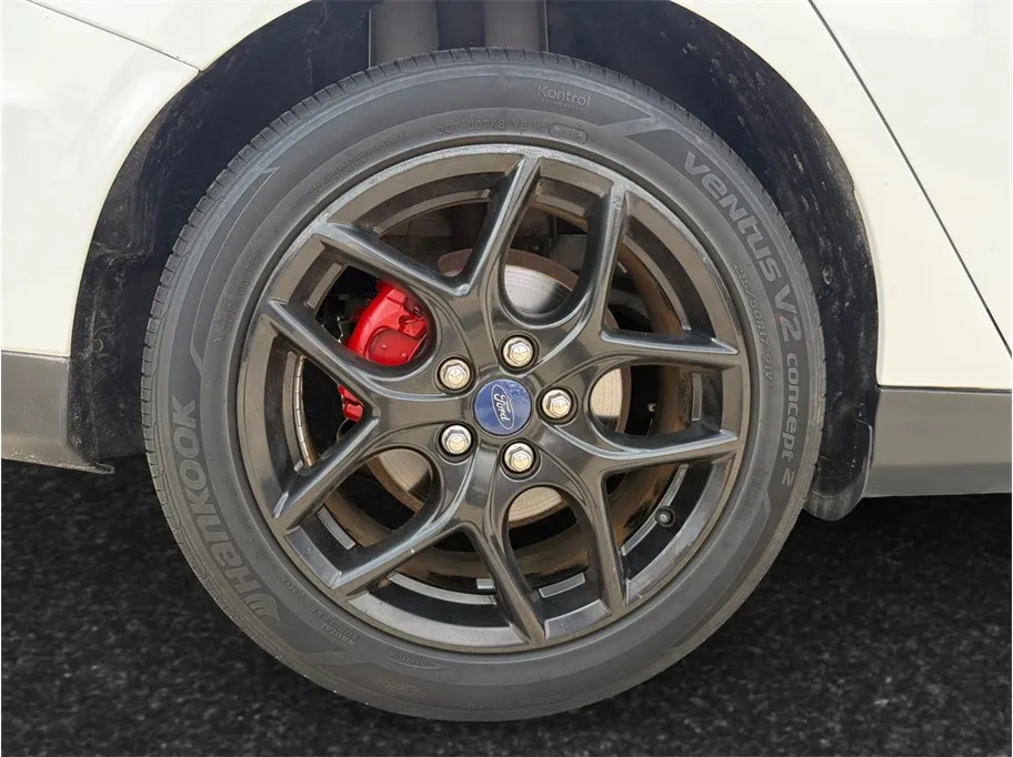 Ford Focus photo 13