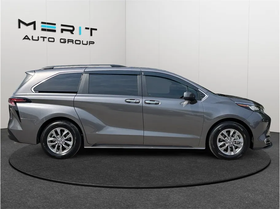 Toyota Sienna photo 10