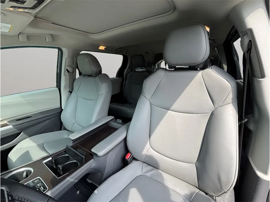 Toyota Sienna photo 19