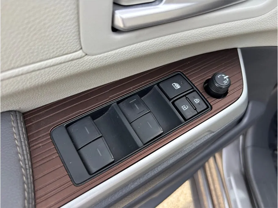 Toyota Sienna photo 22