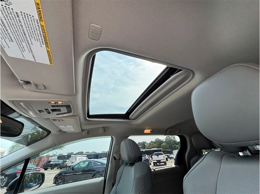 Toyota Sienna photo 34