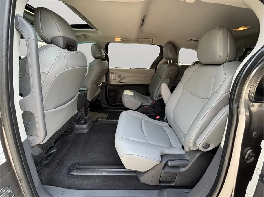 Toyota Sienna photo 35