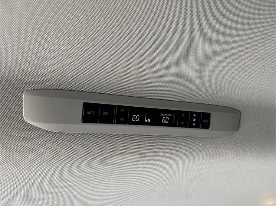 Toyota Sienna photo 36