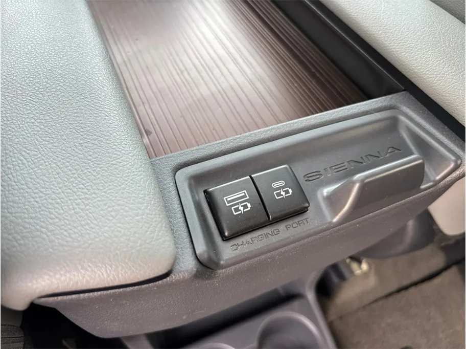 Toyota Sienna photo 37