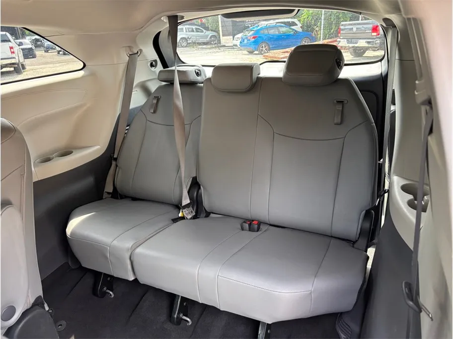 Toyota Sienna photo 39
