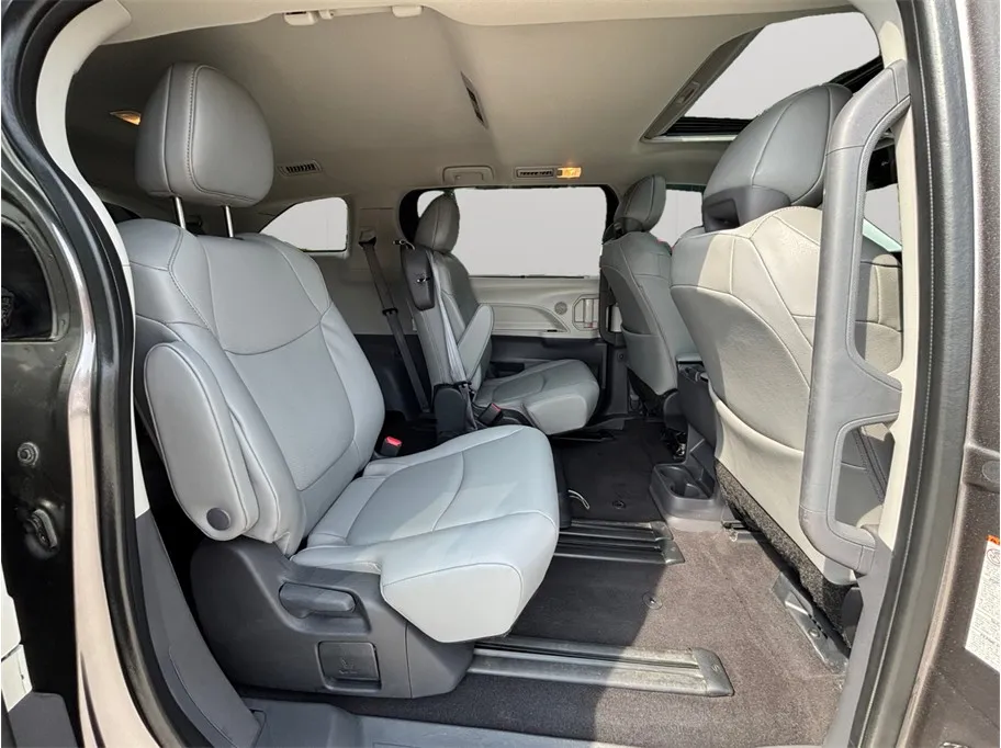 Toyota Sienna photo 40