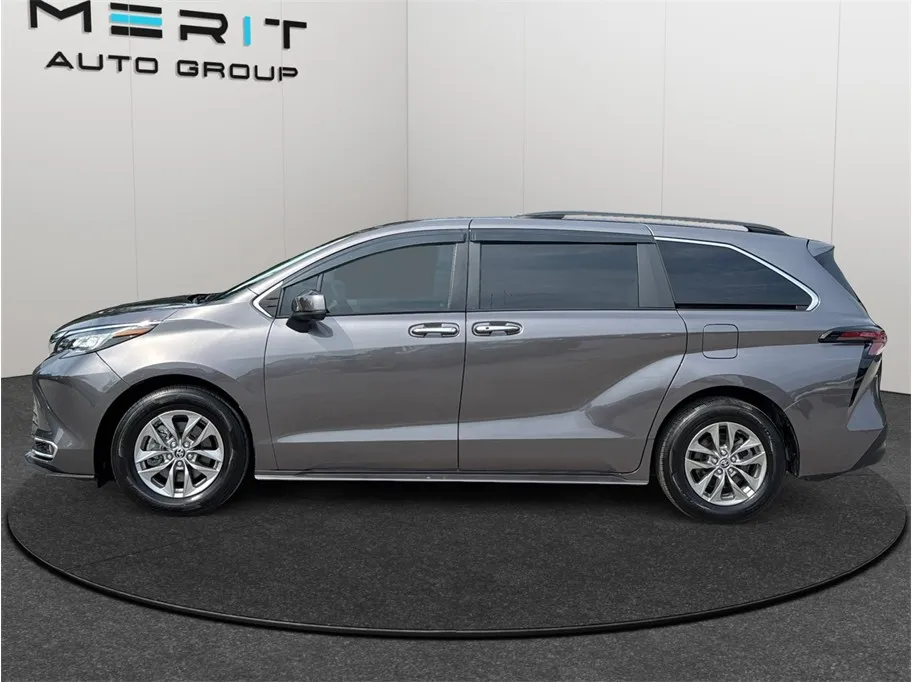 Toyota Sienna photo 5
