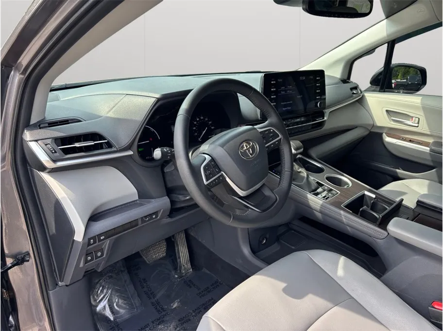 Toyota Sienna photo 6