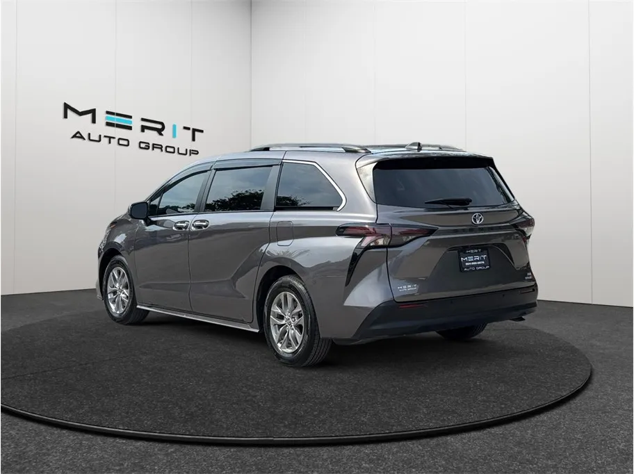 Toyota Sienna photo 7
