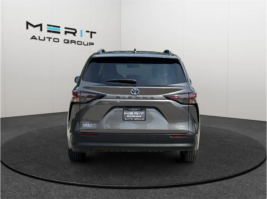 Toyota Sienna photo 8