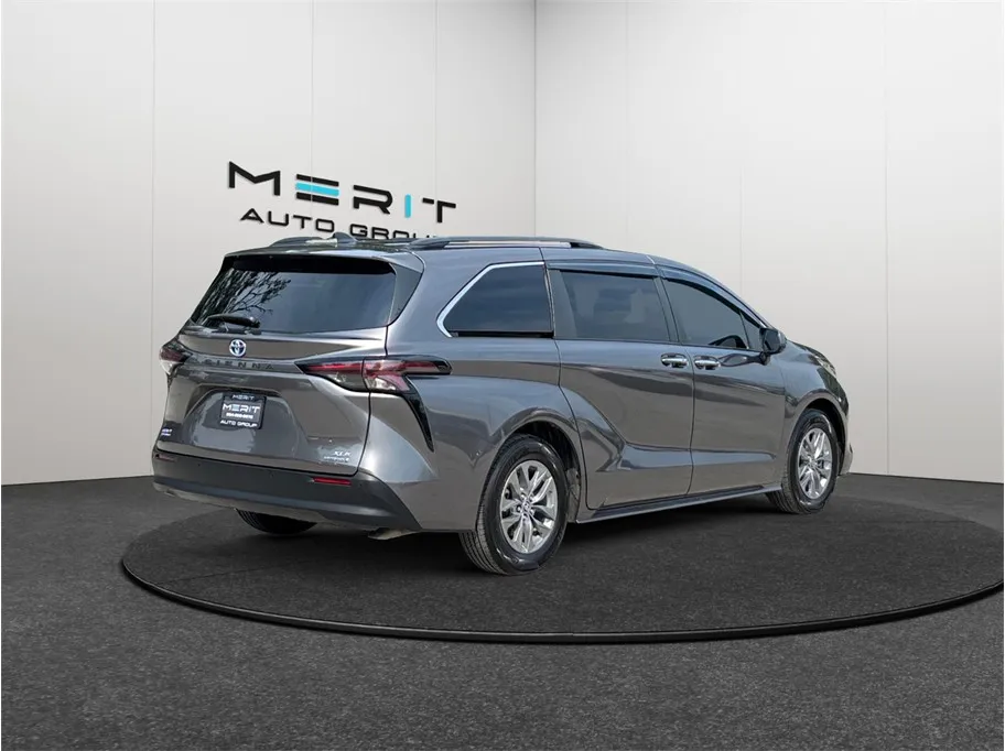 Toyota Sienna photo 9