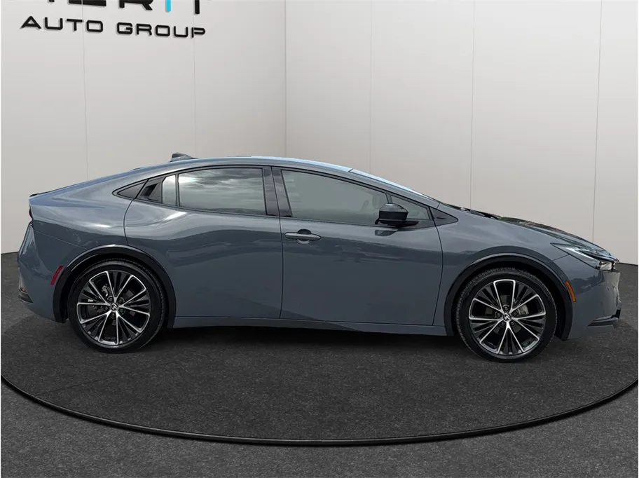 Toyota Prius photo 10