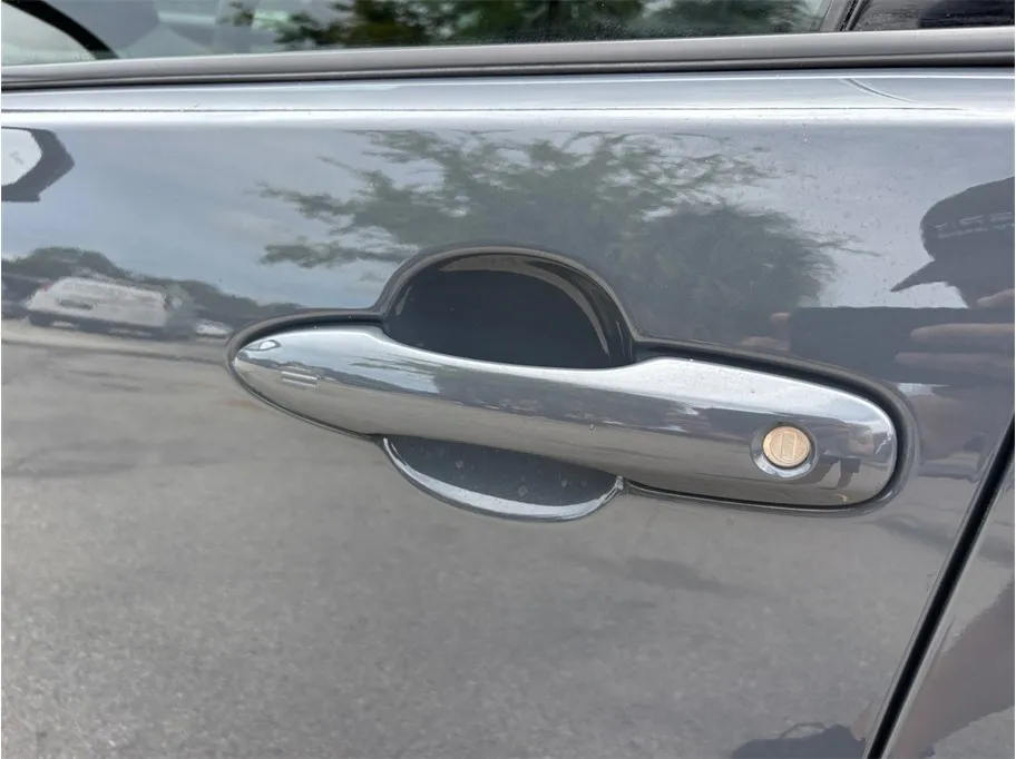 Toyota Prius photo 17