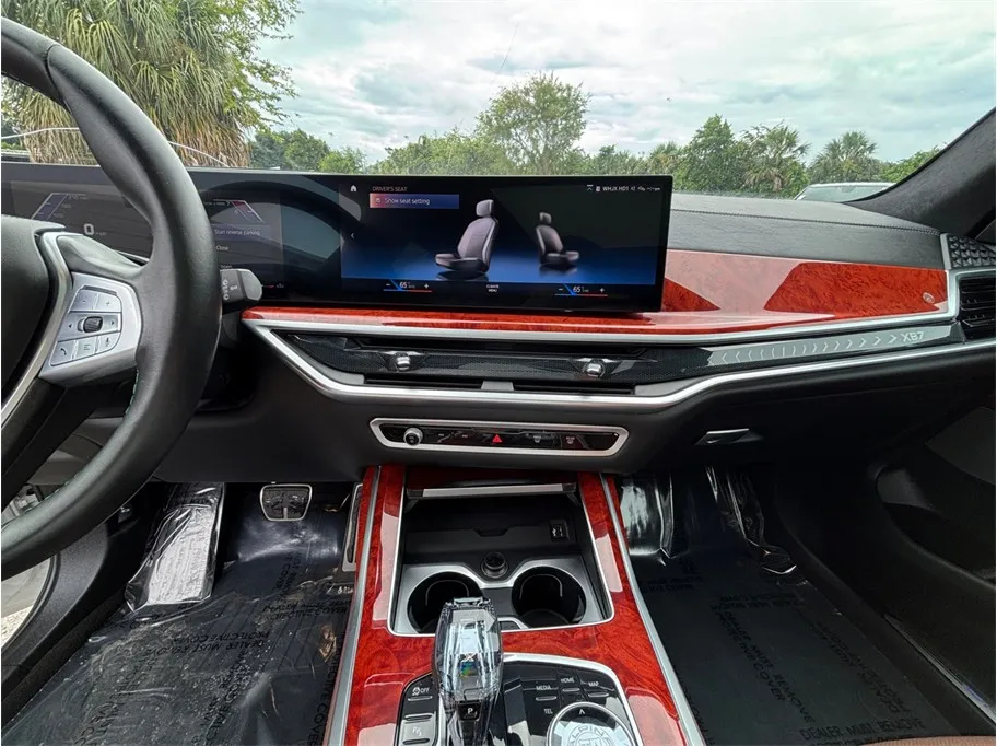 BMW X7 photo 11