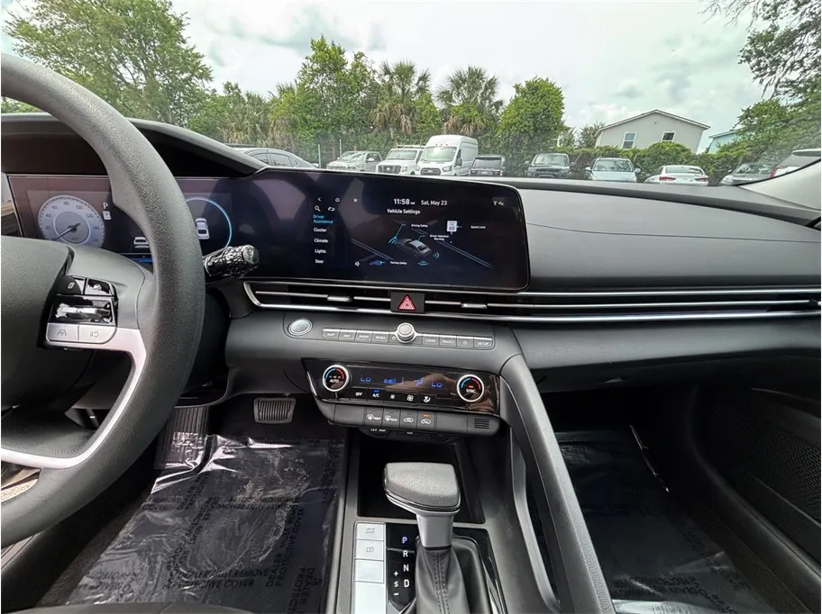 Hyundai Elantra photo 11