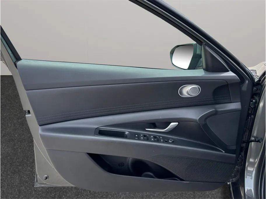Hyundai Elantra photo 19