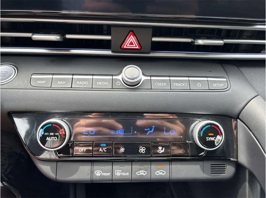 Hyundai Elantra photo 29