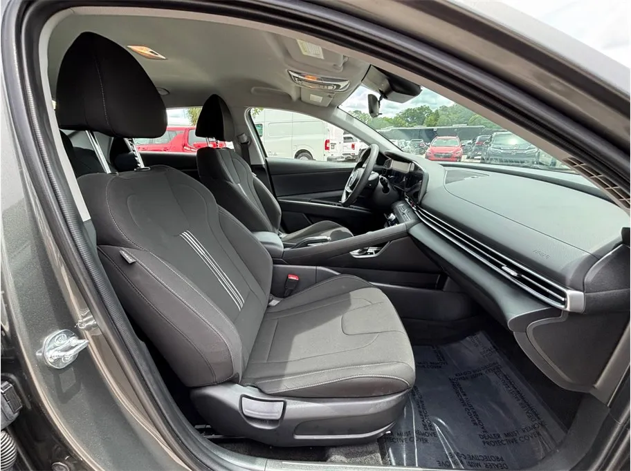Hyundai Elantra photo 37