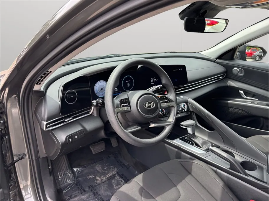 Hyundai Elantra photo 6