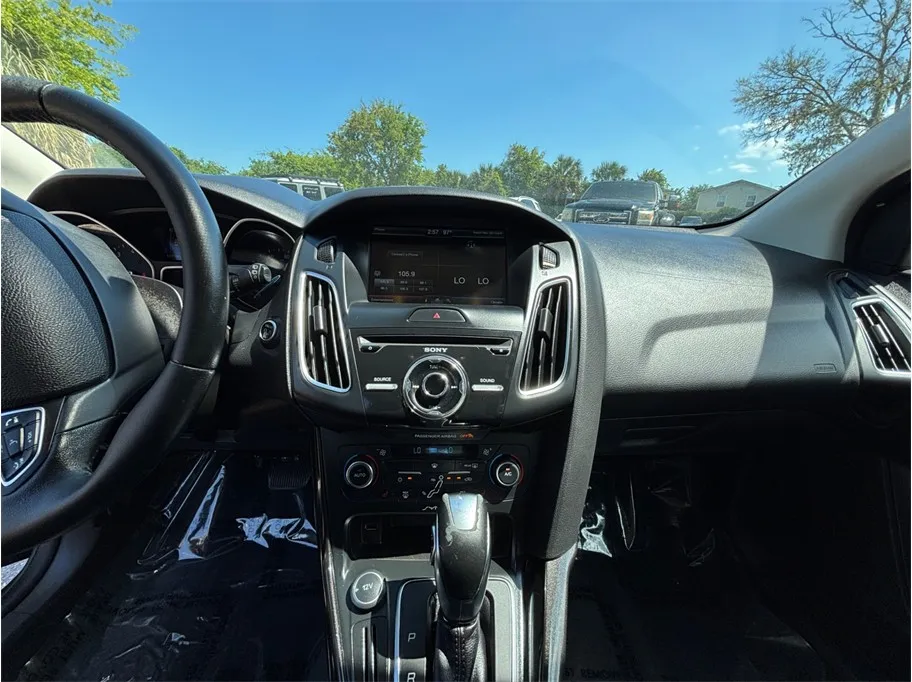 Ford Focus photo 11
