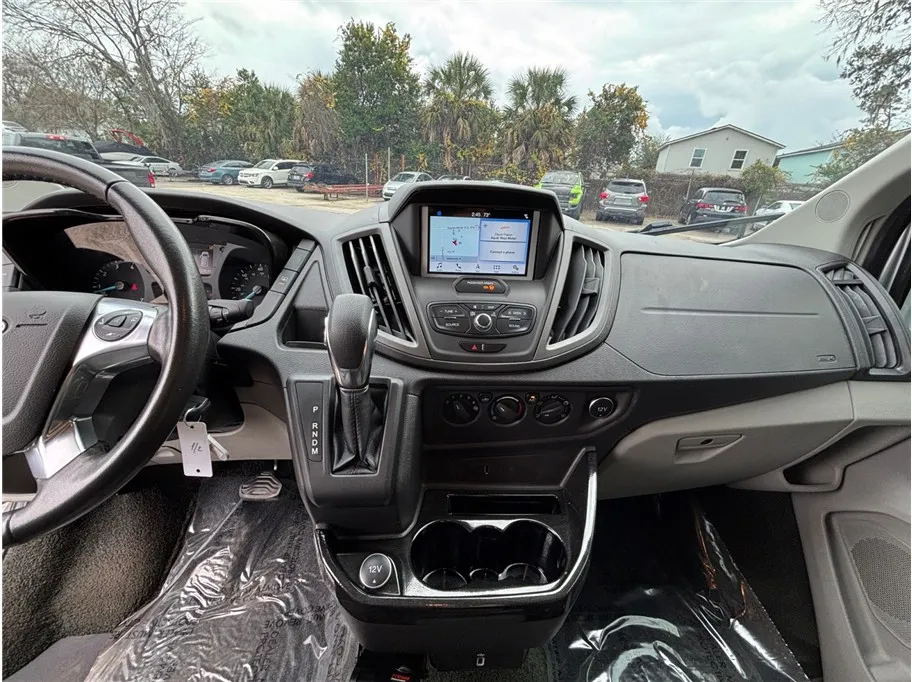 Ford Transit-150 photo 11