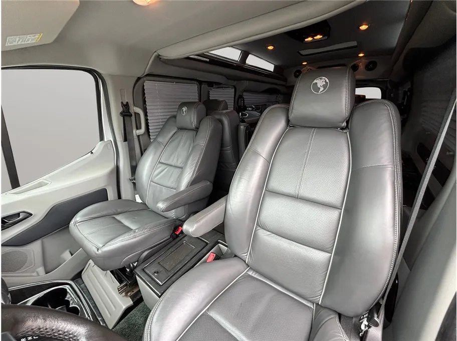 Ford Transit-150 photo 18