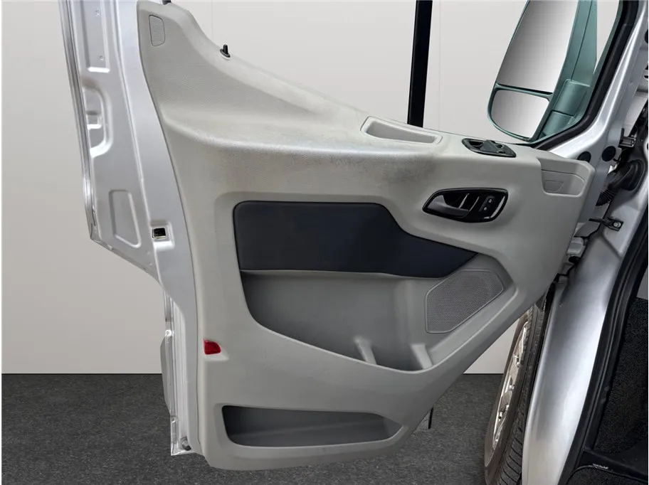 Ford Transit-150 photo 20