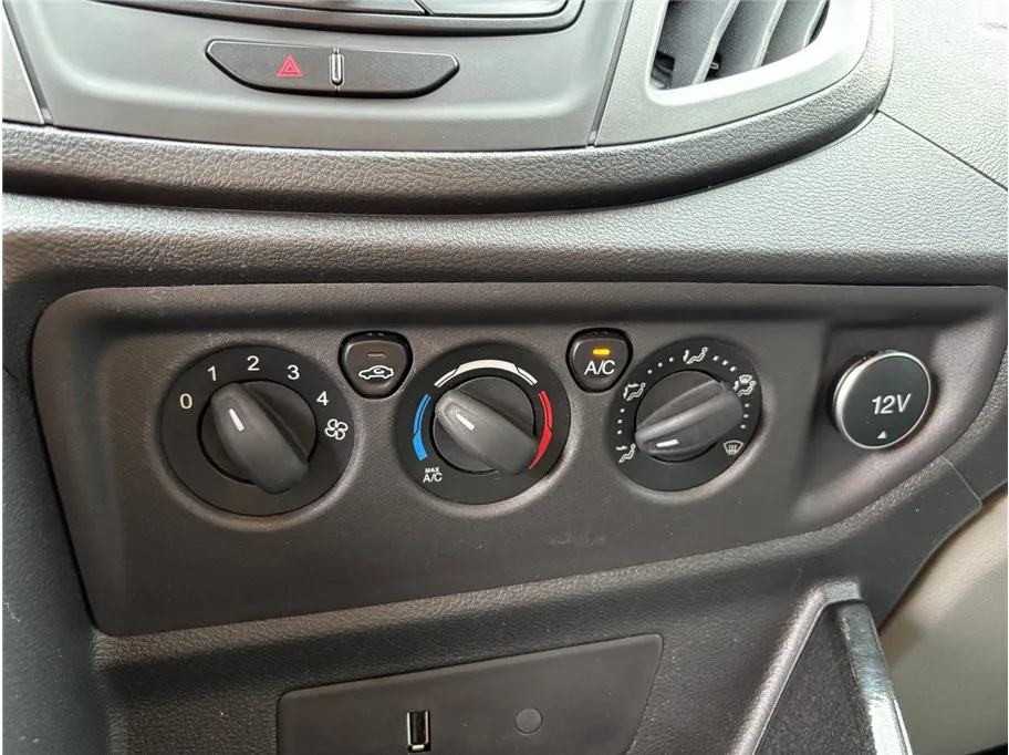 Ford Transit-150 photo 28