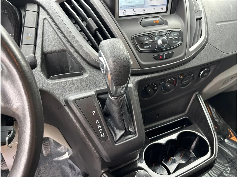 Ford Transit-150 photo 32