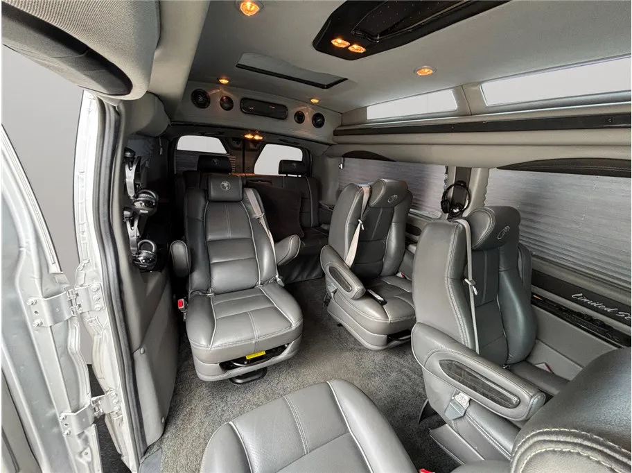 Ford Transit-150 photo 33