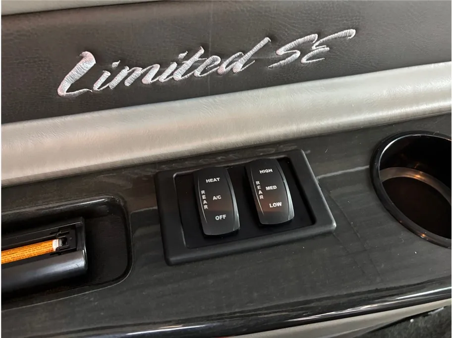 Ford Transit-150 photo 34