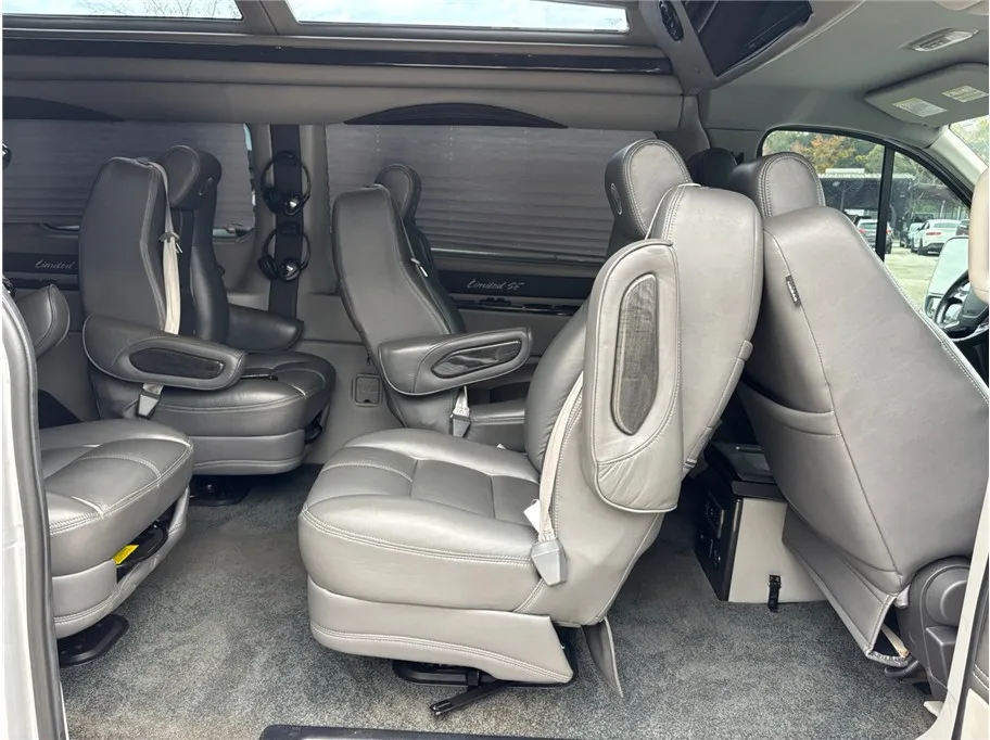 Ford Transit-150 photo 39