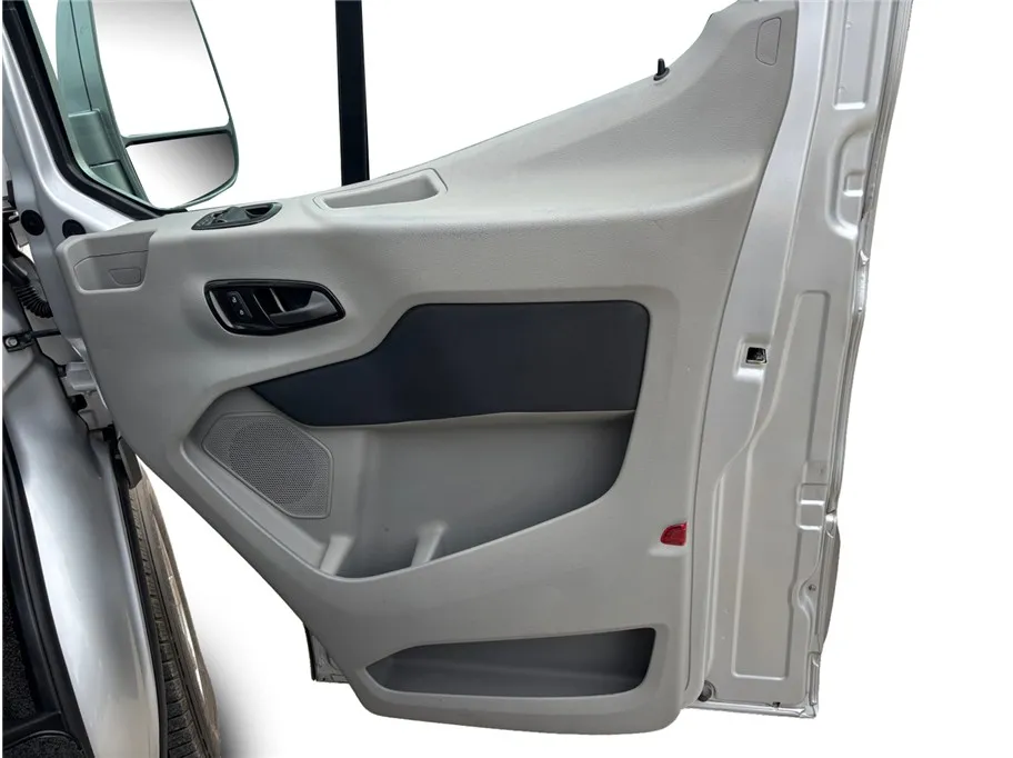 Ford Transit-150 photo 42