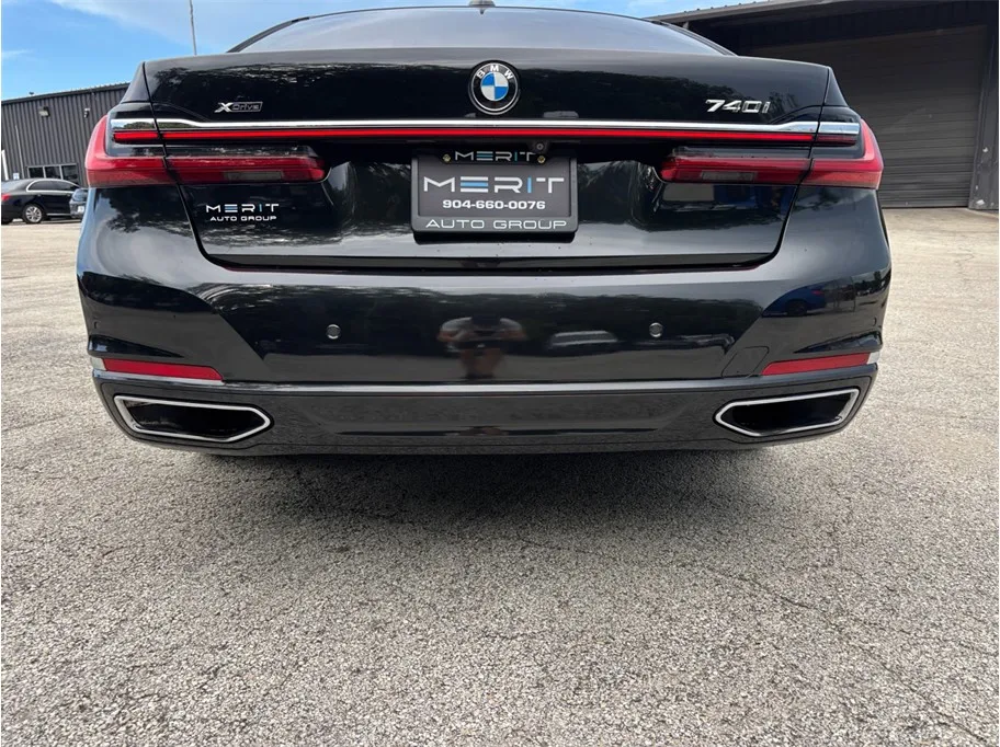 BMW 7 Series photo 17