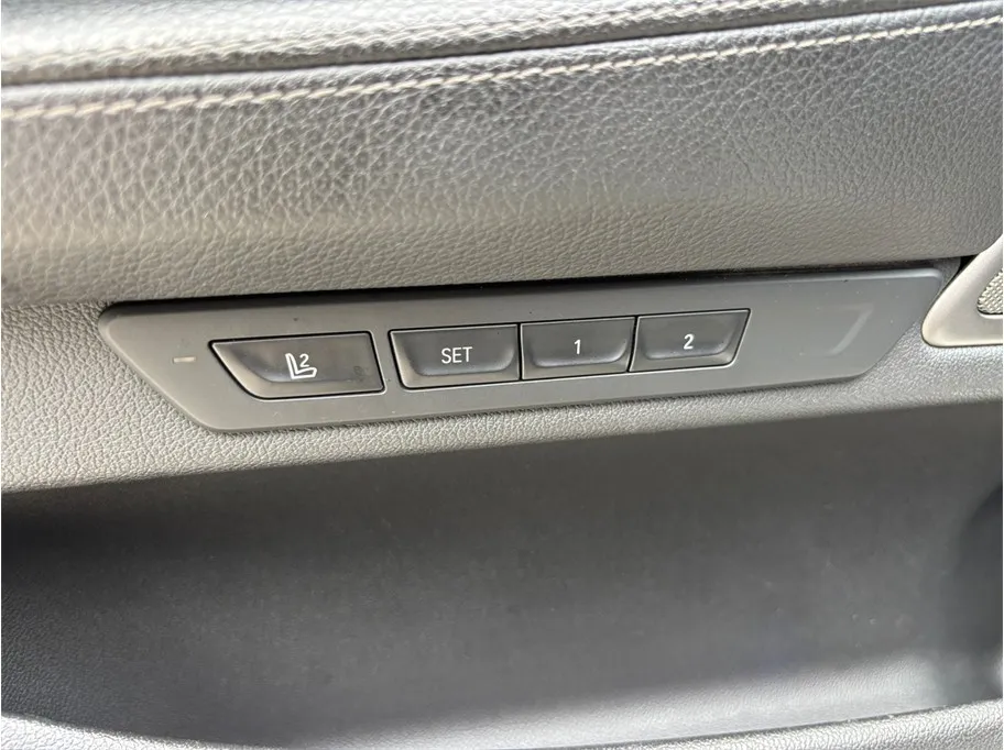 BMW 7 Series photo 24