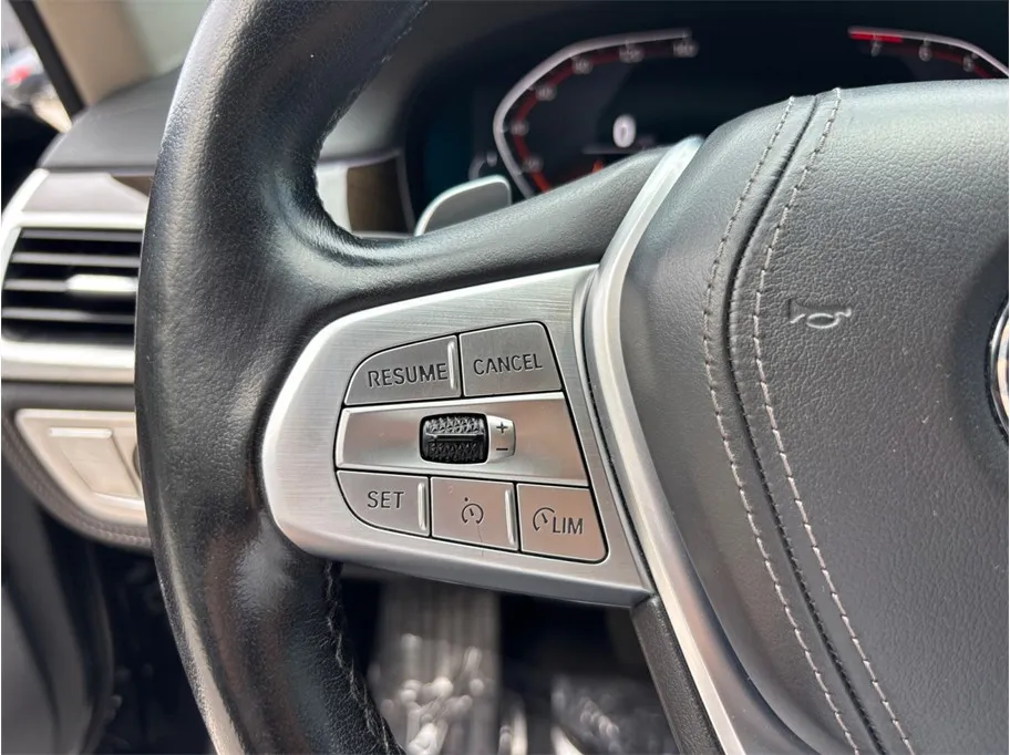 BMW 7 Series photo 27