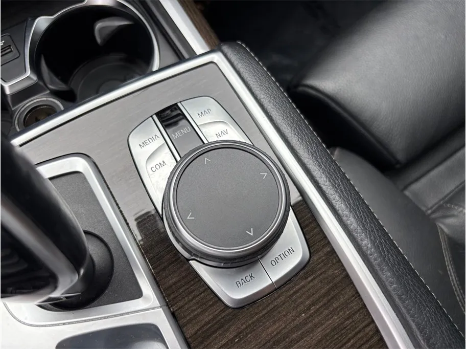 BMW 7 Series photo 36