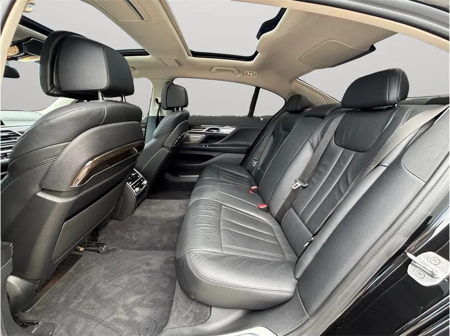 BMW 7 Series photo 40
