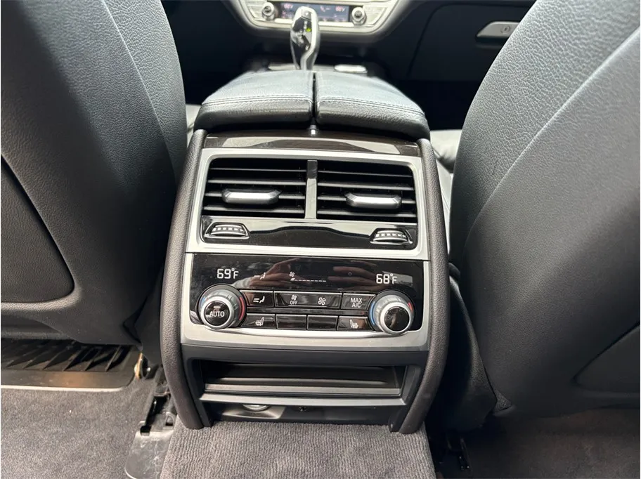 BMW 7 Series photo 42