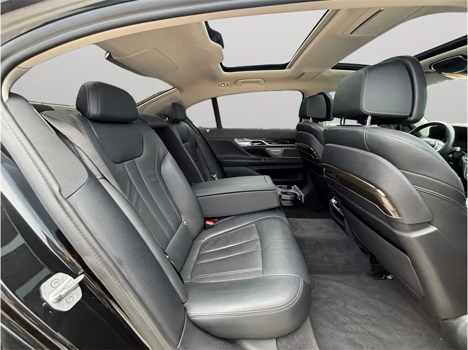 BMW 7 Series photo 45