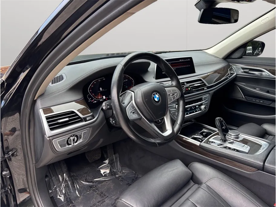 BMW 7 Series photo 6