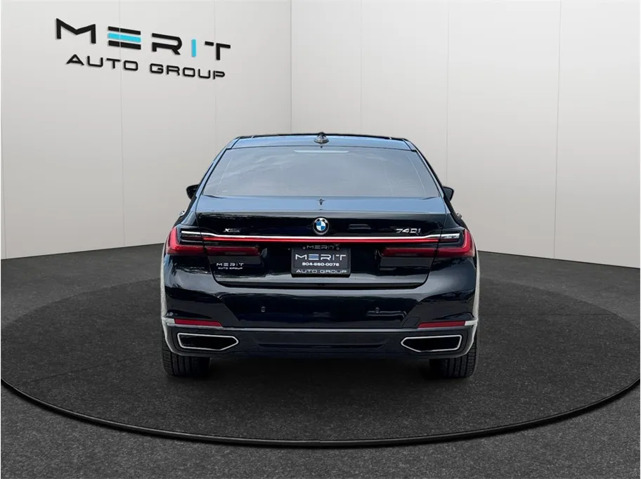BMW 7 Series photo 8