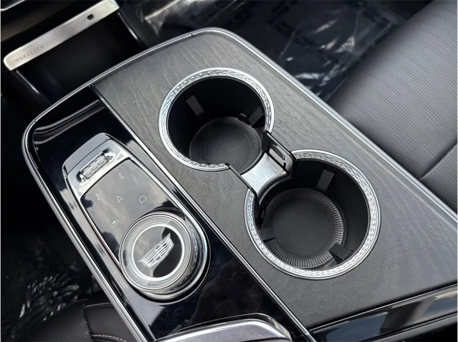 Cadillac Lyriq photo 37