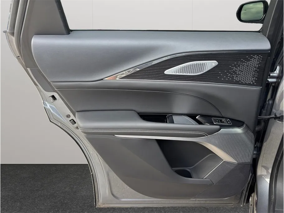 Cadillac Lyriq photo 42