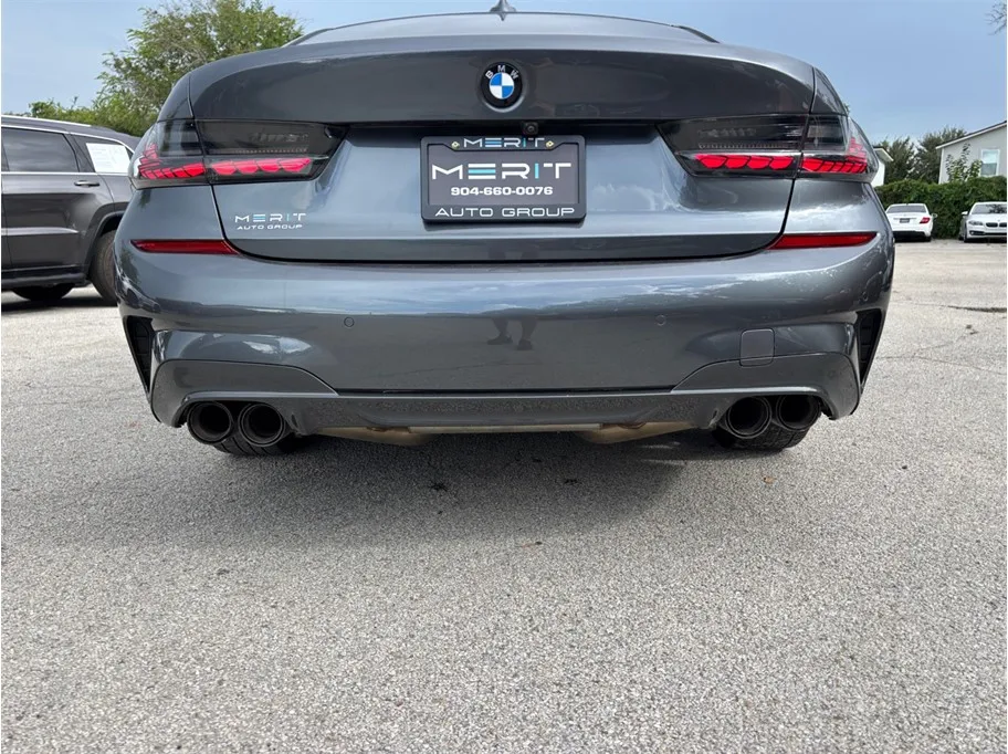 BMW 3 Series photo 18