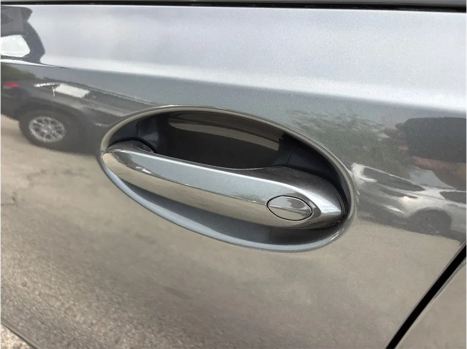 BMW 3 Series photo 19