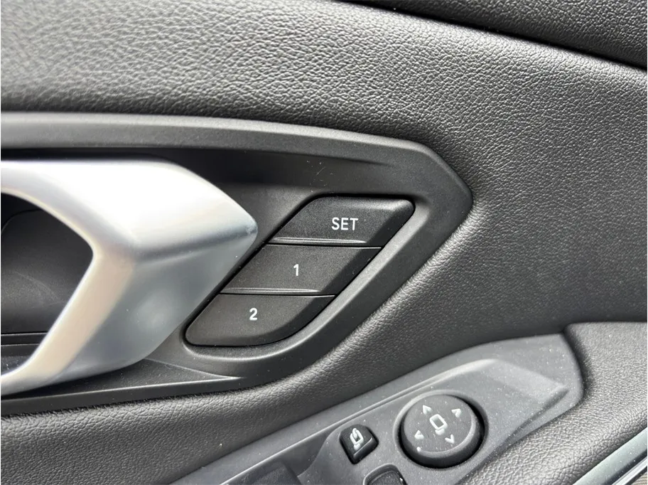 BMW 3 Series photo 25