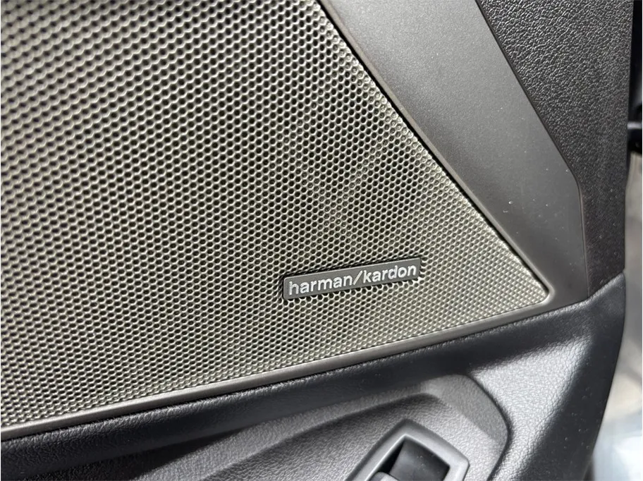 BMW 3 Series photo 26