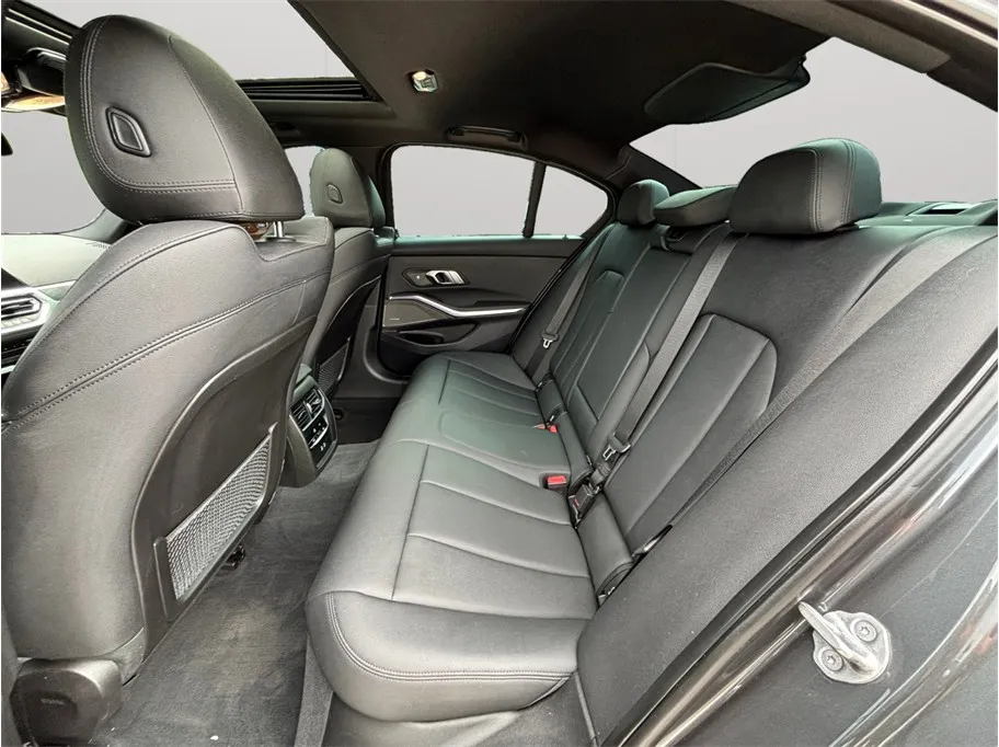 BMW 3 Series photo 42